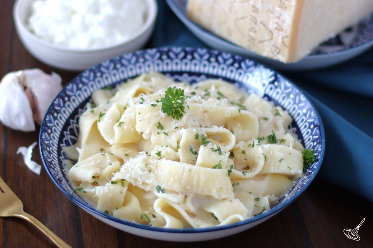 A bowl of Cottage Cheese Alfredo sauce.