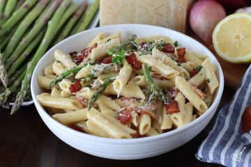 Creamy Pasta with Asparagus and Bacon in a bowl.