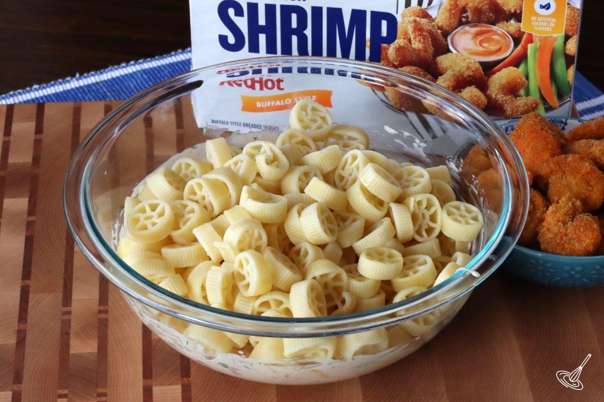 A bowl of cooked pasta.