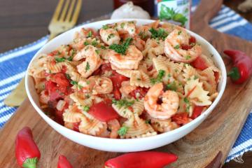 Pasta Arrabiata with Shrimp in a serving bowl.