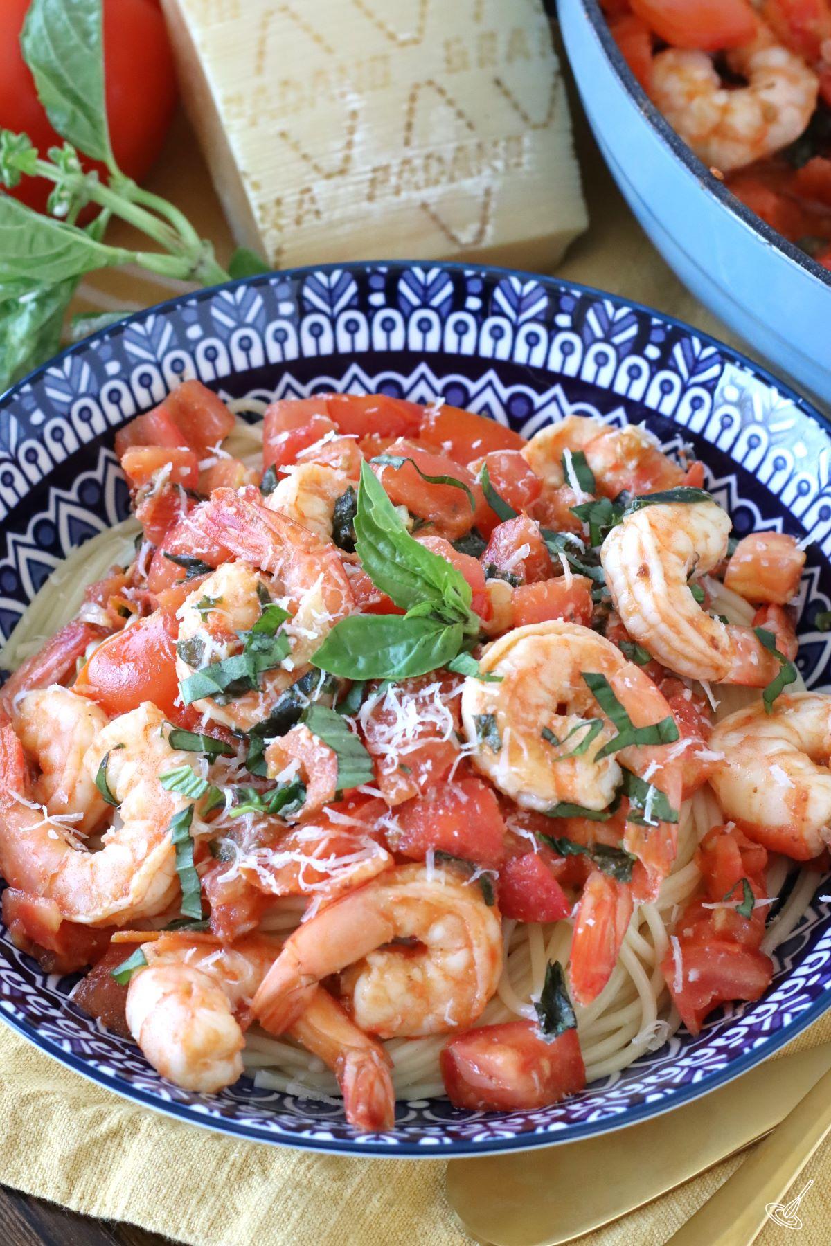 Bruschetta Shrimp Pasta in a bowl.