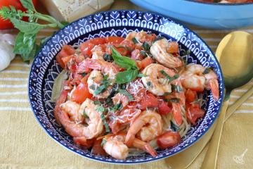Bruschetta Shrimp Pasta in a serving bowl.