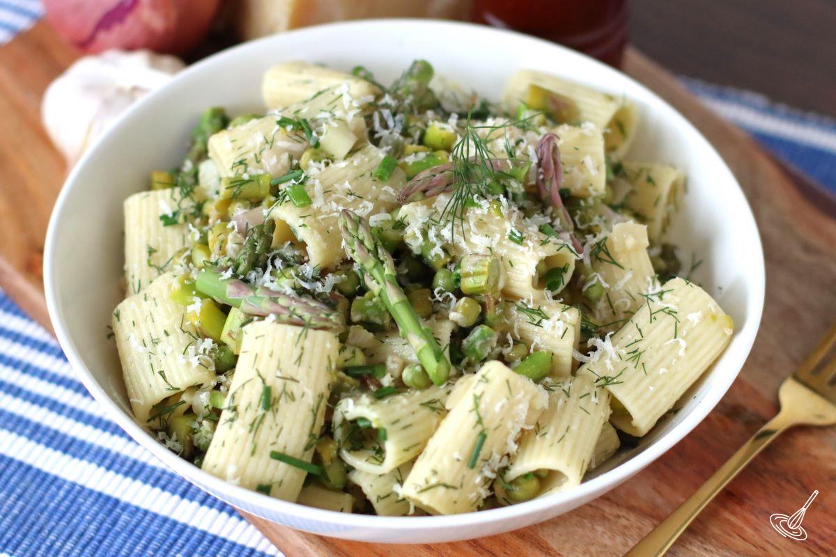Pasta Primavera with Asparagus in a serving bowl.