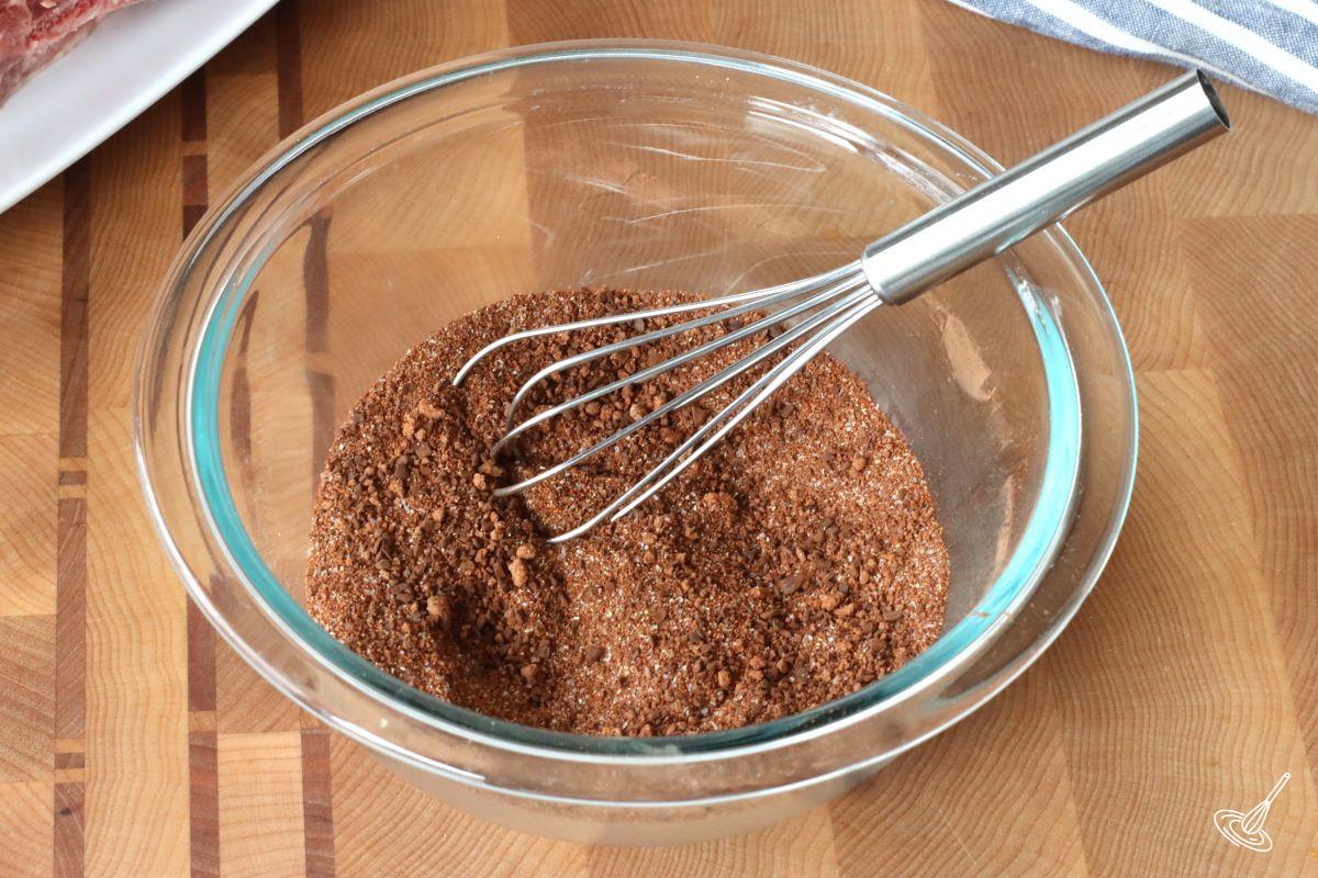 Dry Rub mixture in a bowl