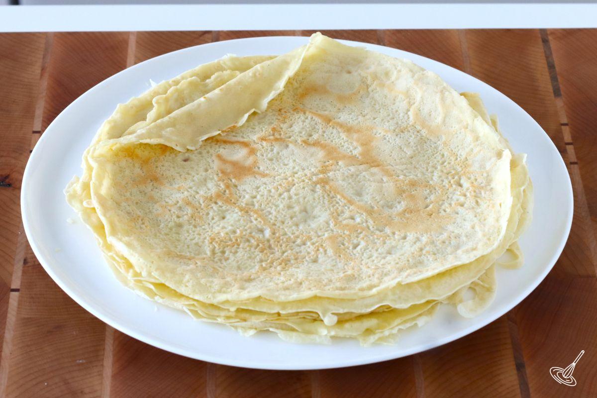 A stack of cooked french Pâte à Crêpes on a plate. 