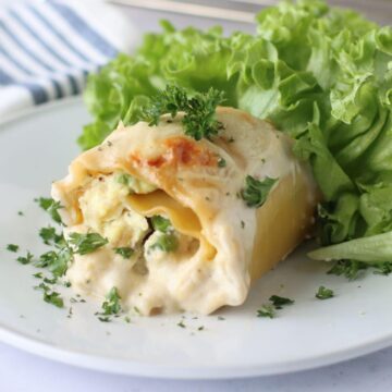 turkey alfredo lasagna rollups on a plate.