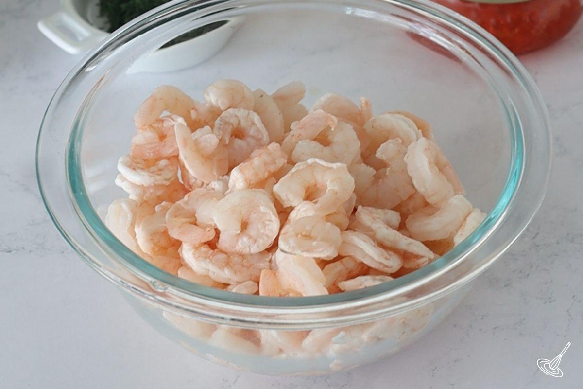A bowl of salad shrimps.