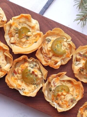 Jalapeño Poppers Phyllo Cups on a serving board.